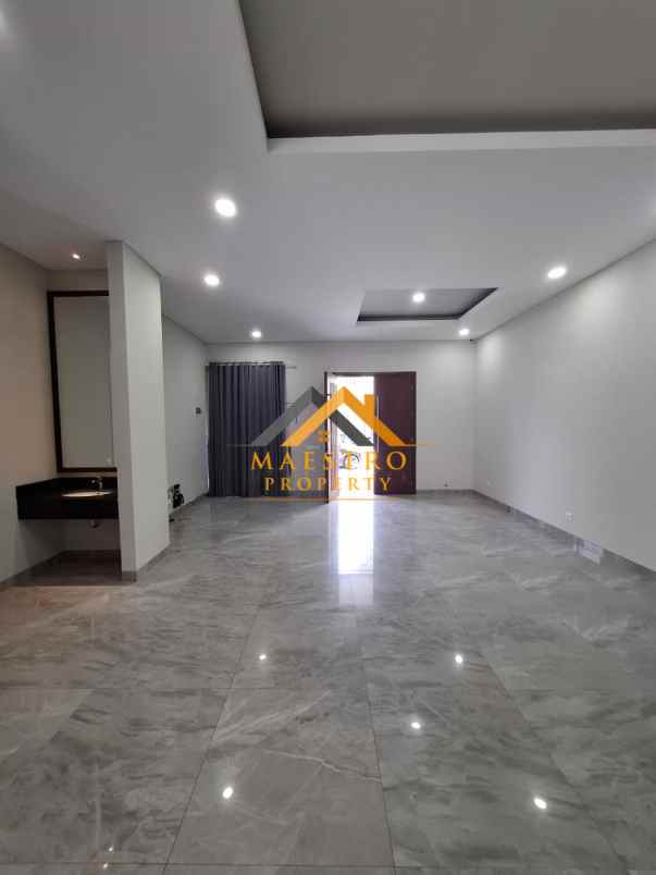 dijual rumah komplek citraland gama