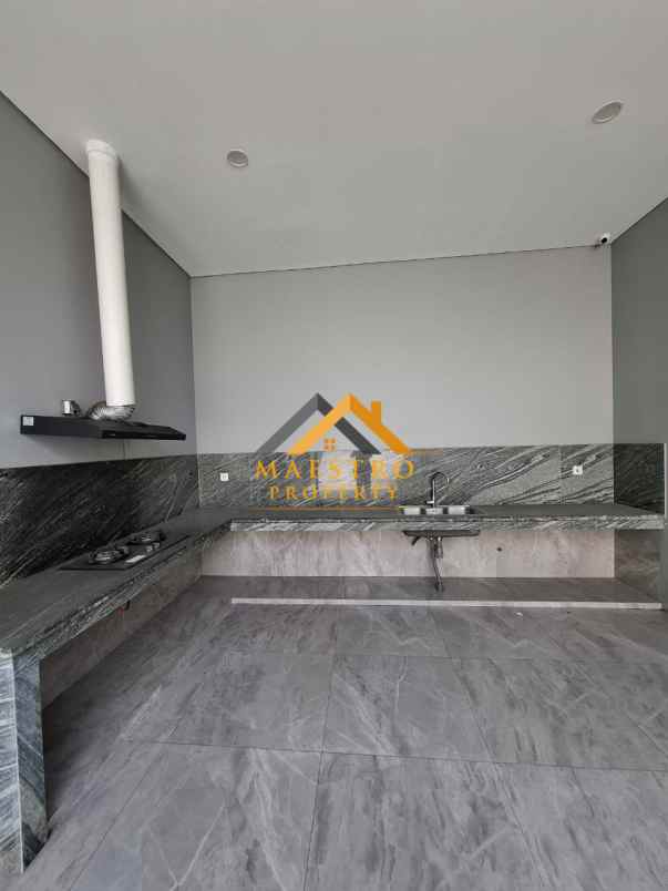 dijual rumah komplek citraland gama