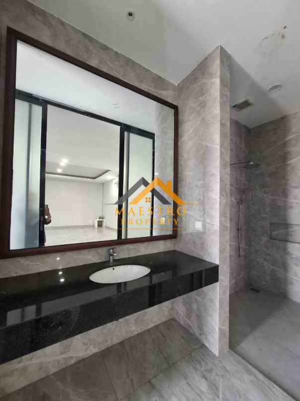 dijual rumah komplek citraland gama