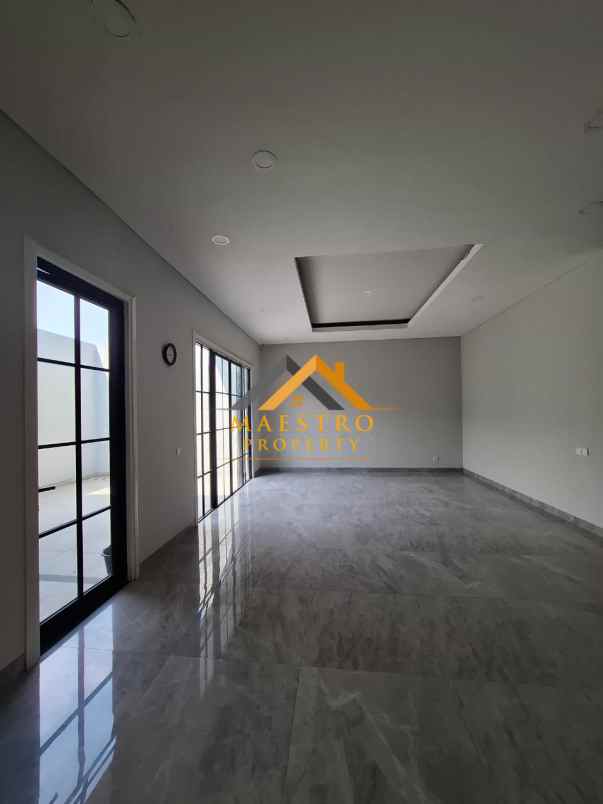 dijual rumah komplek citraland gama