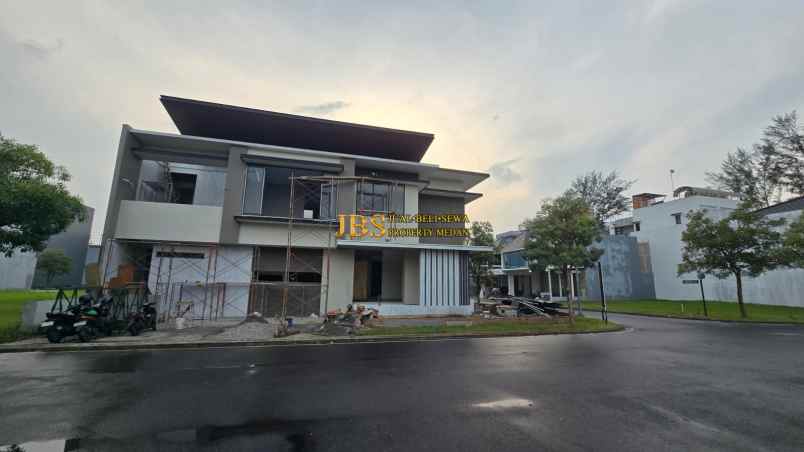 dijual rumah komplek citraland gama