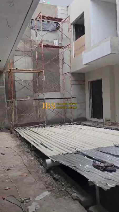 dijual rumah komplek citraland gama