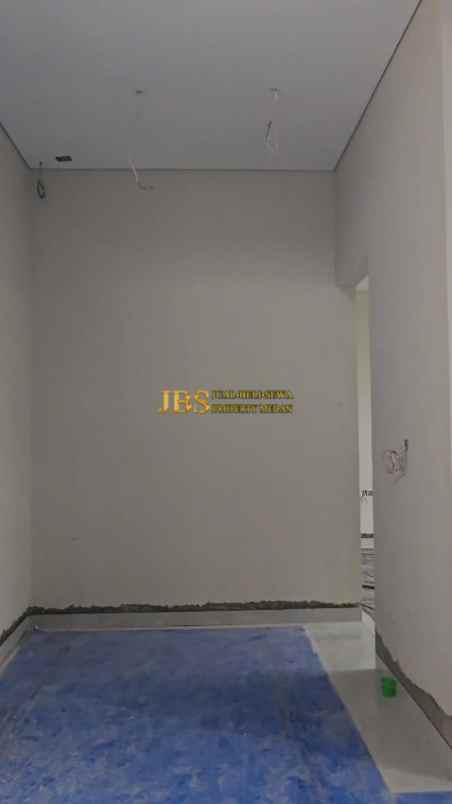 dijual rumah komplek citraland gama