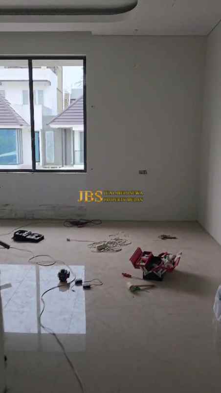 dijual rumah komplek citraland gama