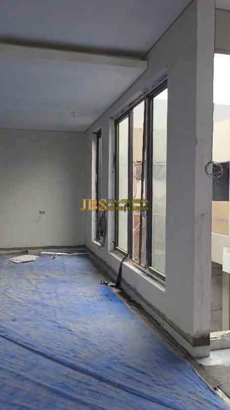 dijual rumah komplek citraland gama