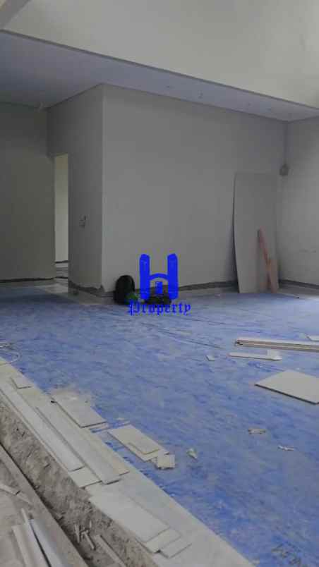 dijual rumah komplek citraland gama