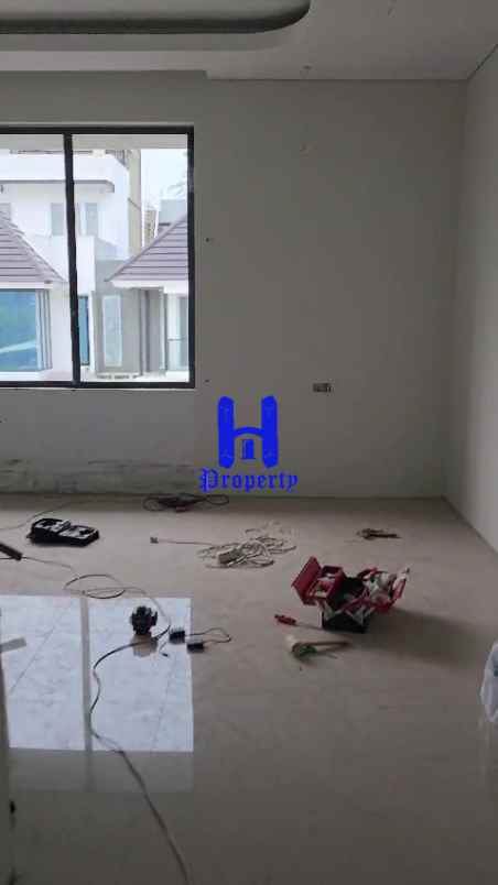 dijual rumah komplek citraland gama