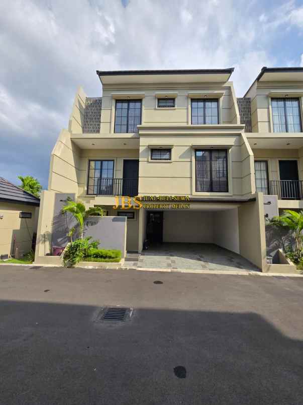 dijual rumah komplek damansara private