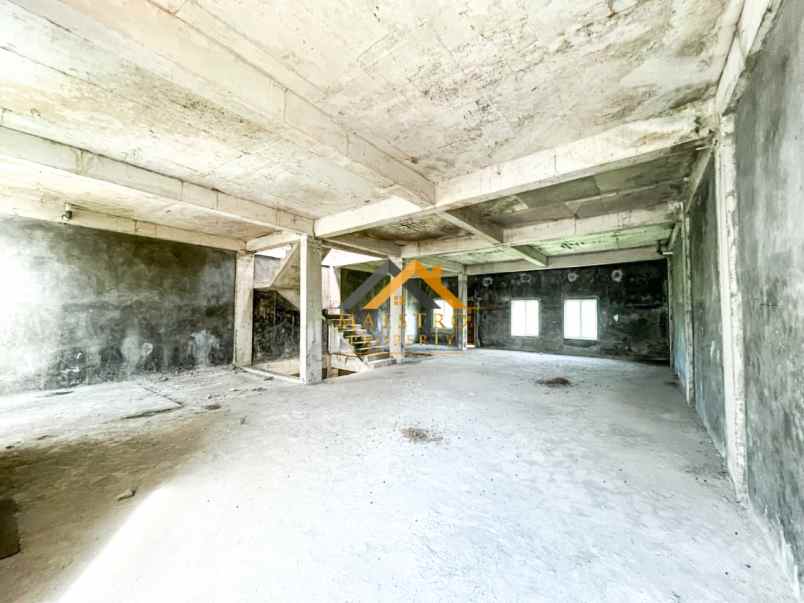 dijual rumah komplek graha metropolitan