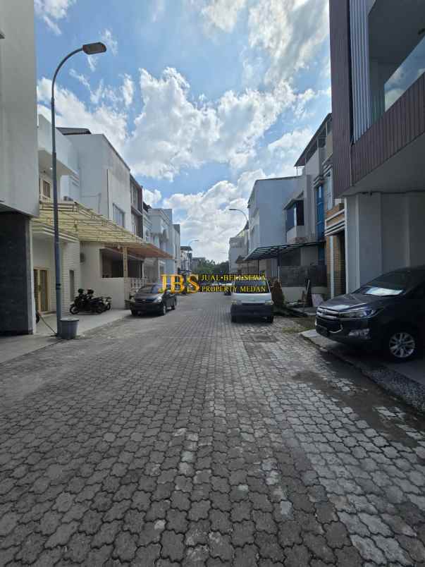 dijual rumah komplek grand cemara asri