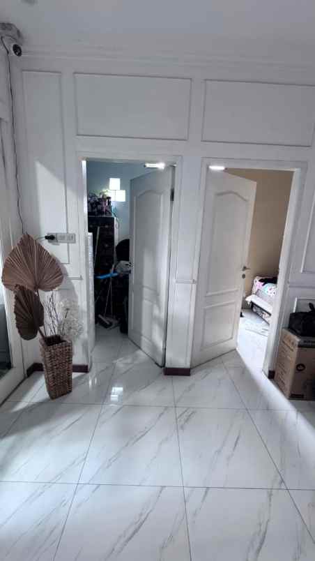 dijual rumah komplek green city view