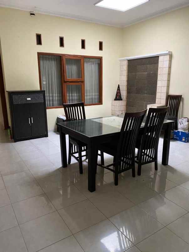 dijual rumah komplek kiarasari asri