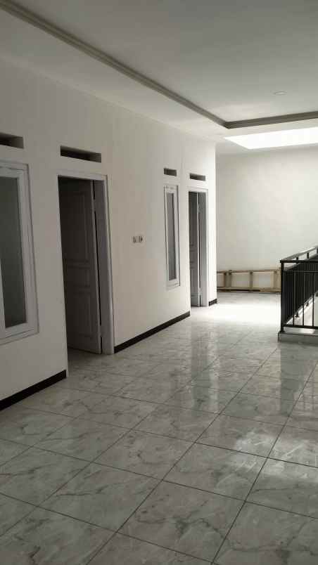 dijual rumah komplek perumahan riung