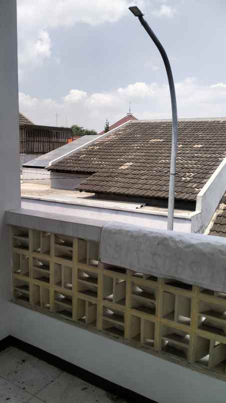 dijual rumah komplek perumahan riung