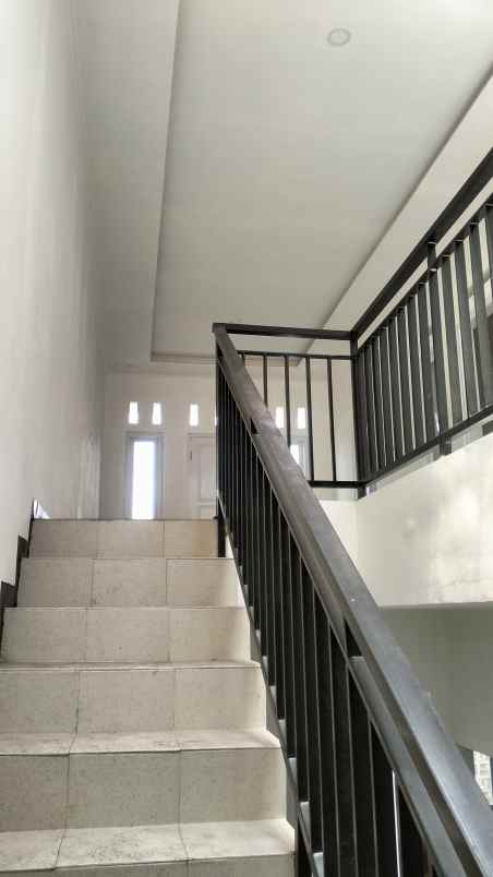 dijual rumah komplek perumahan riung