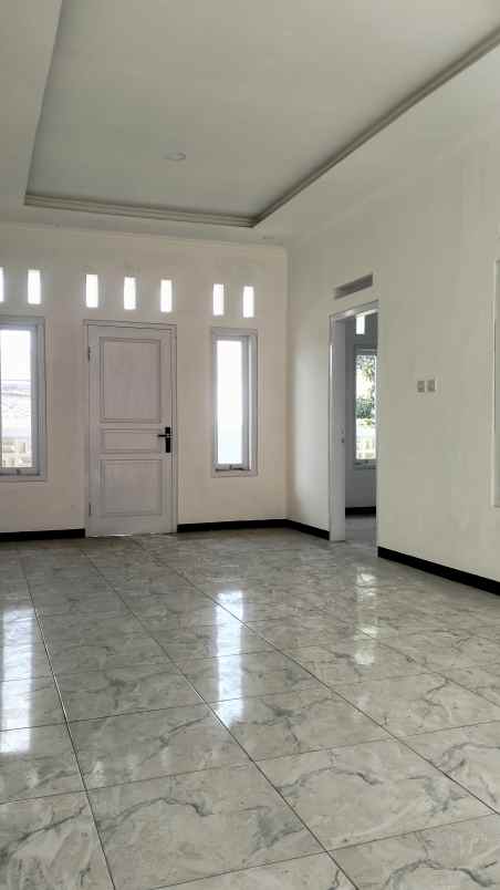 dijual rumah komplek perumahan riung