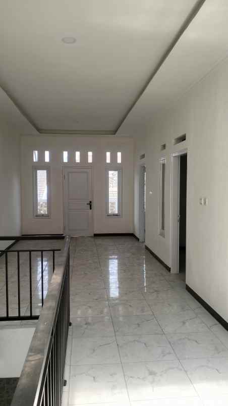 dijual rumah komplek perumahan riung