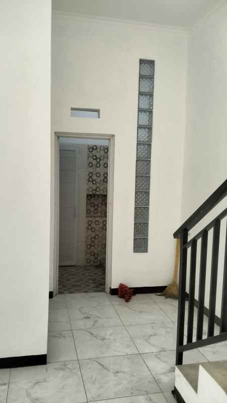 dijual rumah komplek perumahan riung