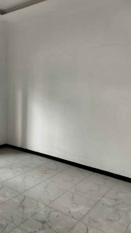 dijual rumah komplek perumahan riung