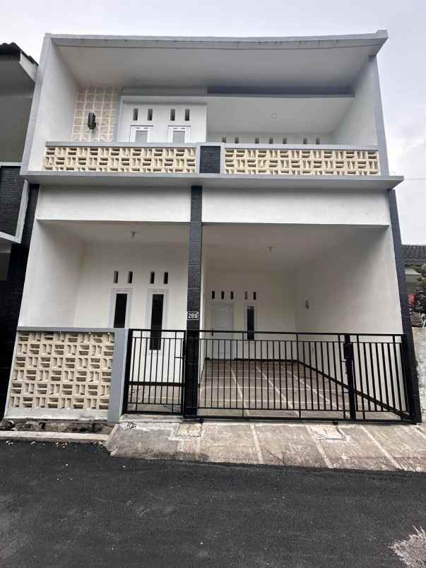 dijual rumah komplek perumahan riung