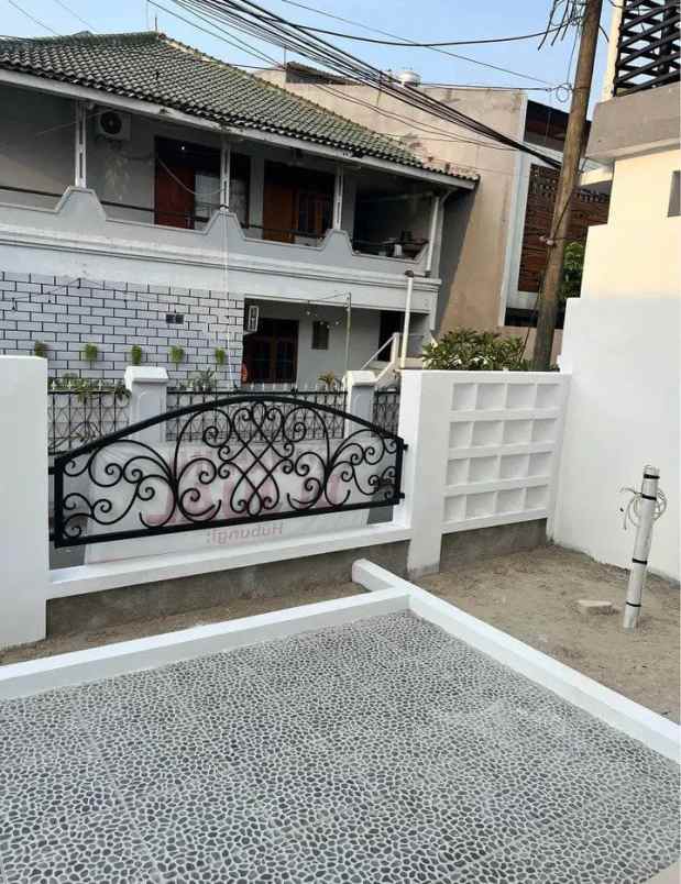 dijual rumah komplek pondok kelapa