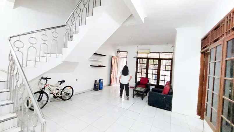 dijual rumah komplek pondok kelapa