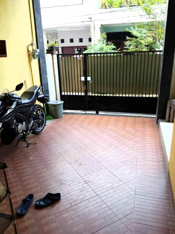 dijual rumah komplek pondok kelapa