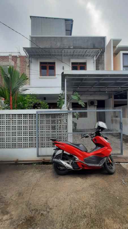 dijual rumah komplek puri ayu arcamanik