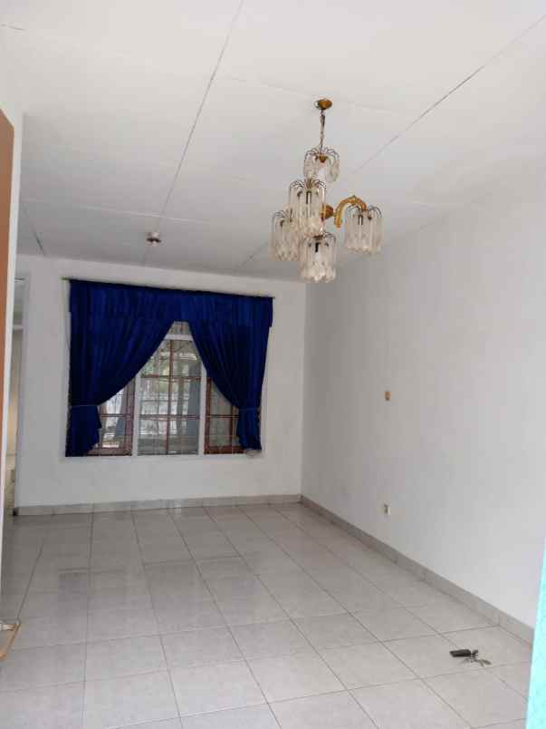 dijual rumah komplek sanggar hurip