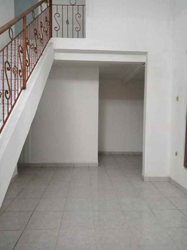 dijual rumah komplek sanggar hurip