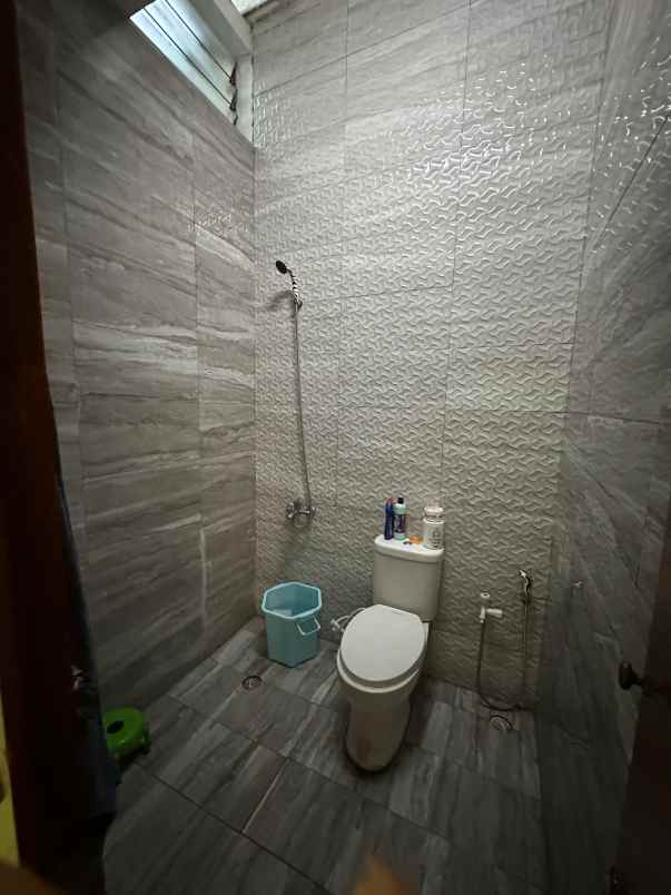 dijual rumah komplek taman buaran indah