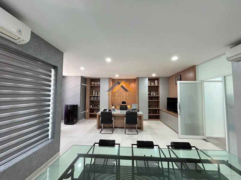 dijual rumah komplek taman polonia