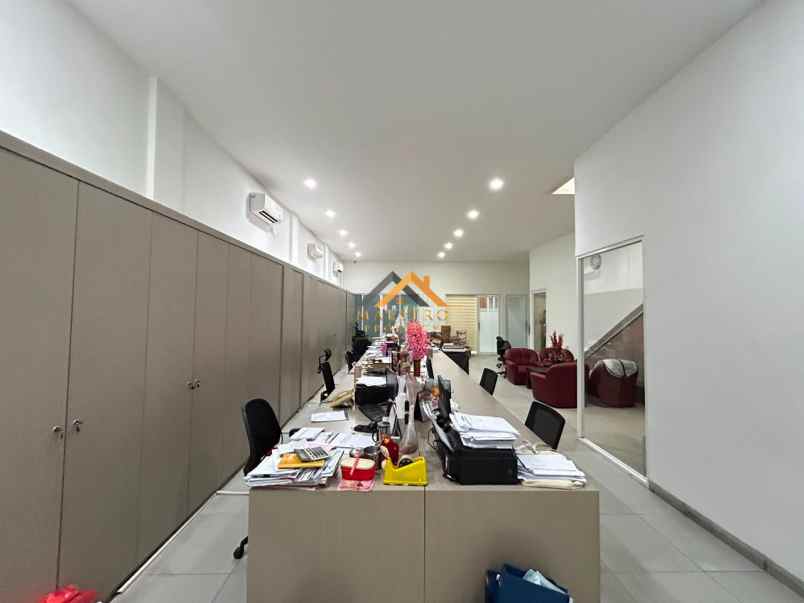 dijual rumah komplek taman polonia