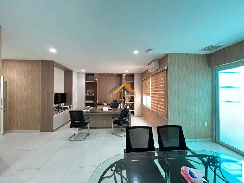 dijual rumah komplek taman polonia
