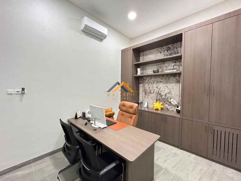 dijual rumah komplek taman polonia