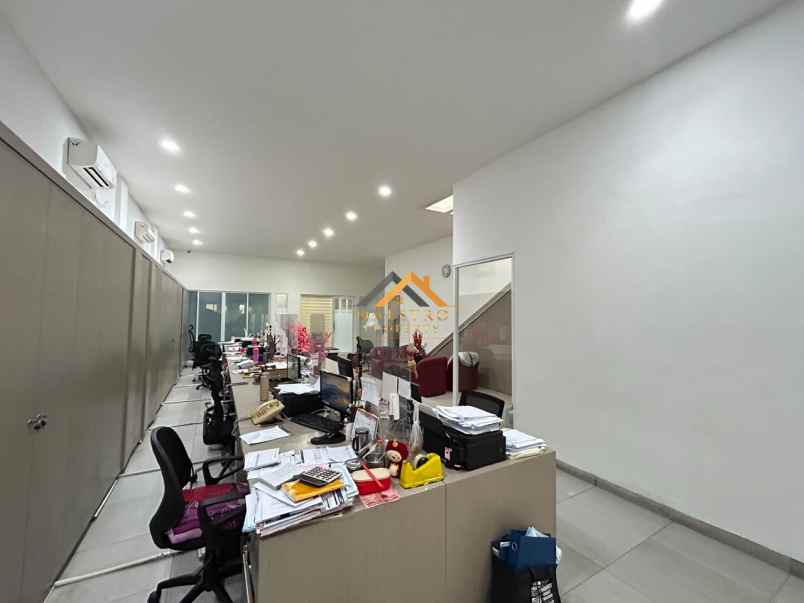 dijual rumah komplek taman polonia