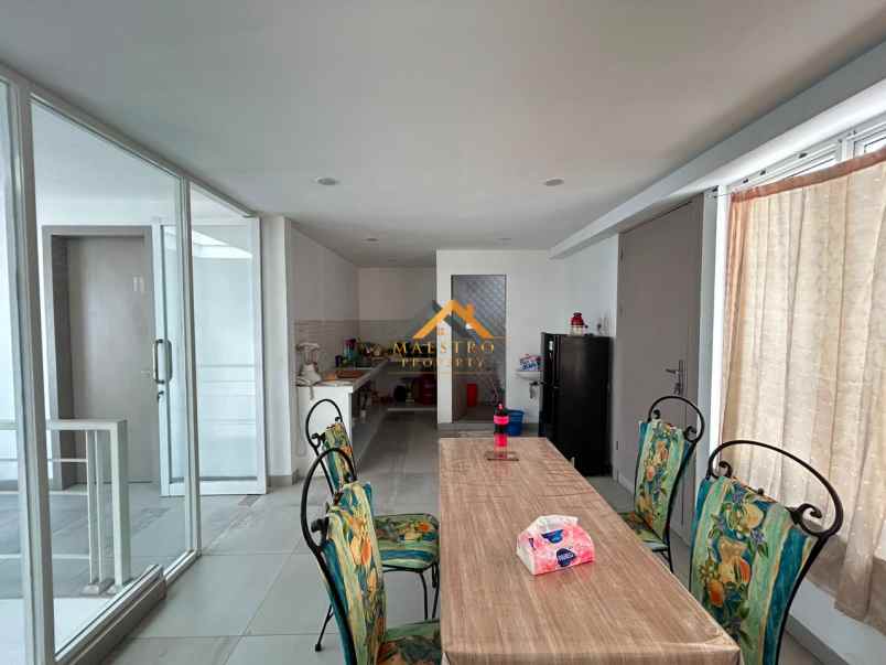dijual rumah komplek taman polonia
