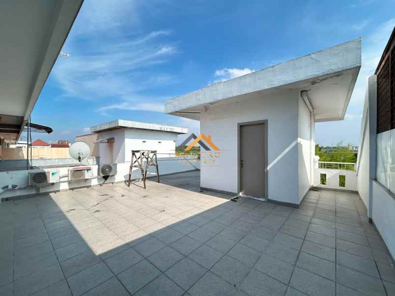 dijual rumah komplek taman polonia