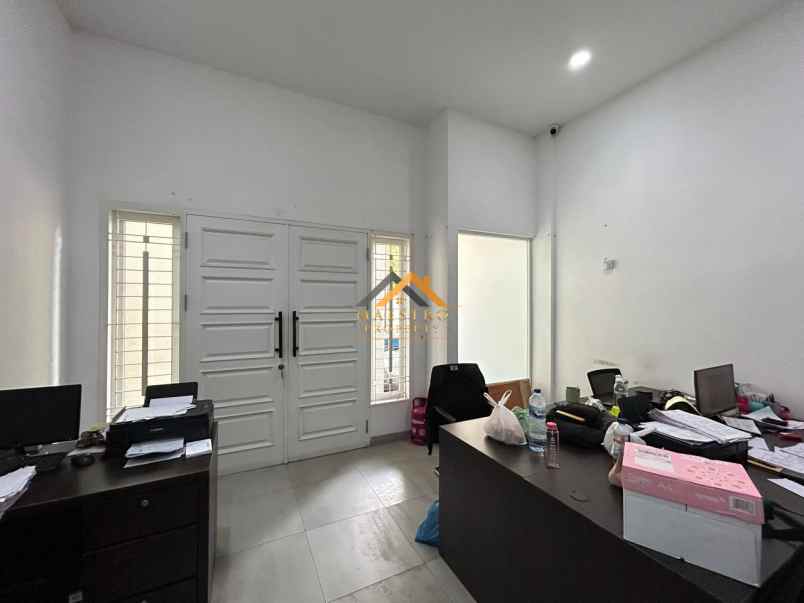 dijual rumah komplek taman polonia