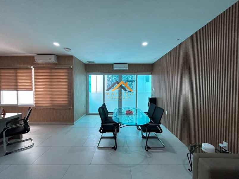 dijual rumah komplek taman polonia