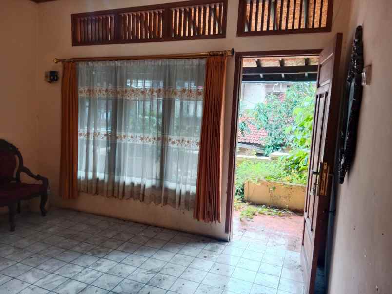 dijual rumah komplek vijaya kusuma