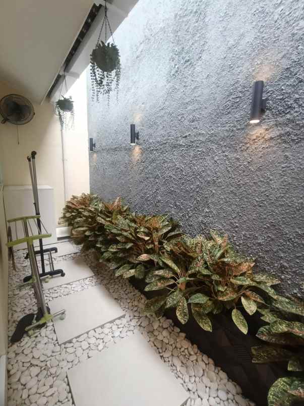 dijual rumah kota baru parahyangan bandung