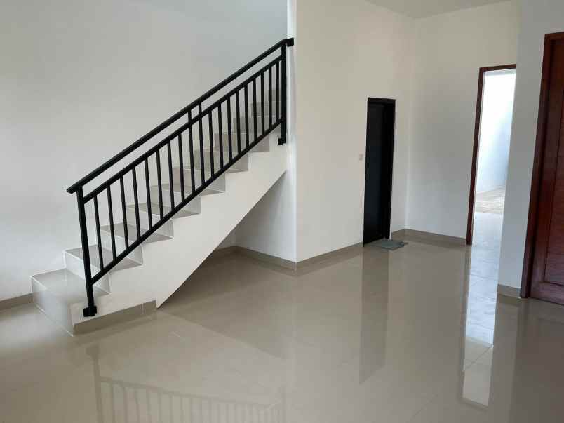 dijual rumah krukut limo depok