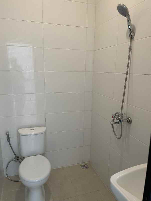 dijual rumah krukut limo depok