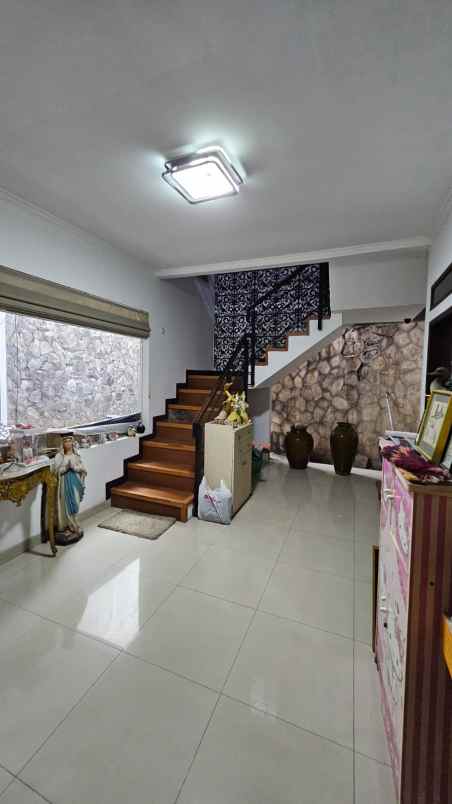dijual rumah kuldesak di legenda wisata cibubur