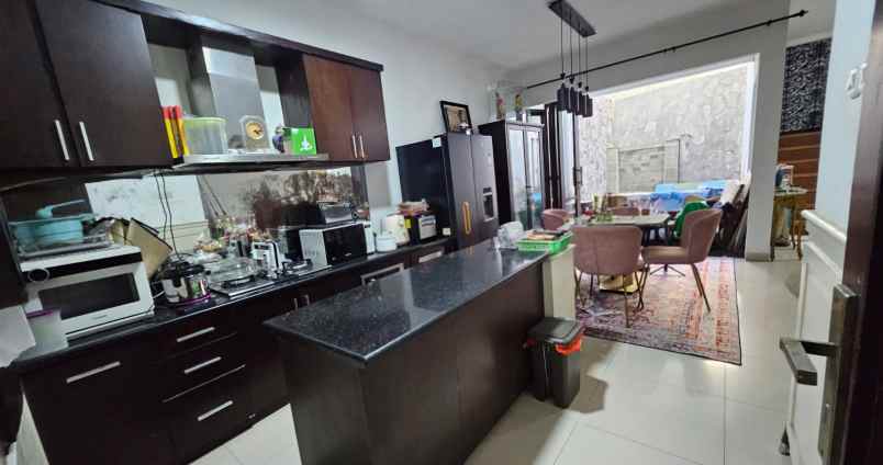 dijual rumah kuldesak di legenda wisata cibubur