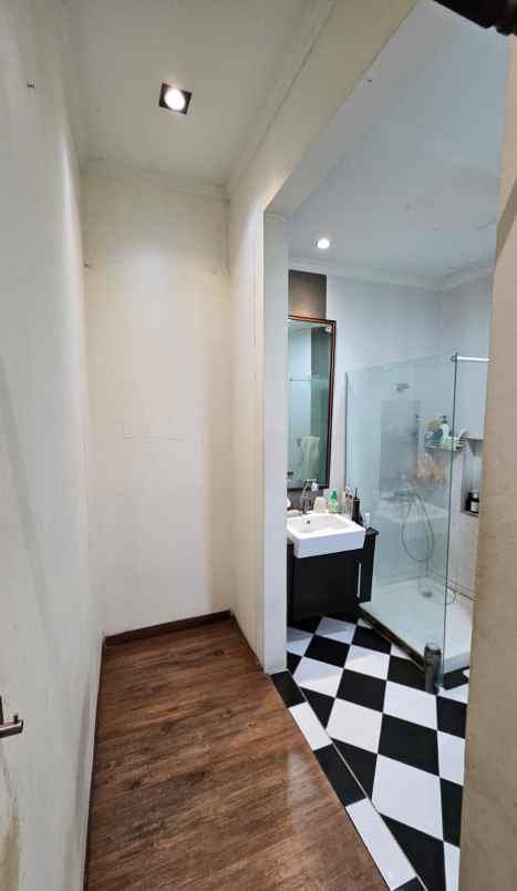 dijual rumah kuldesak di legenda wisata cibubur