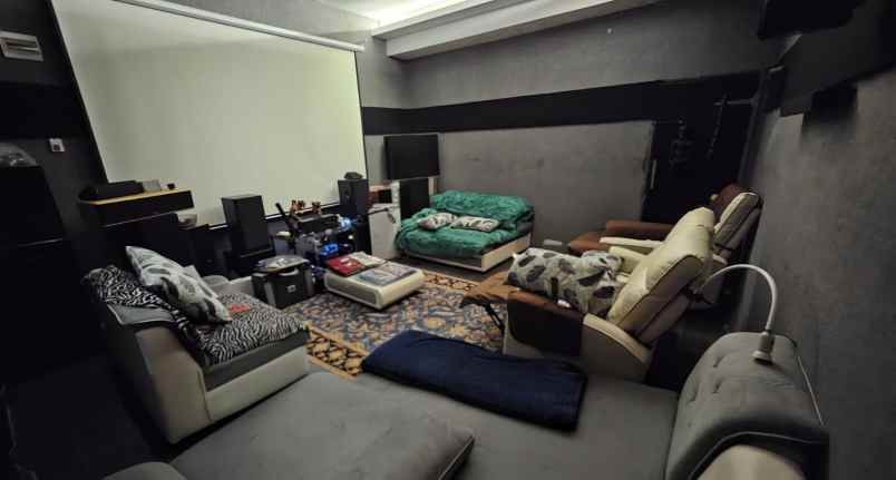dijual rumah kuldesak di legenda wisata cibubur