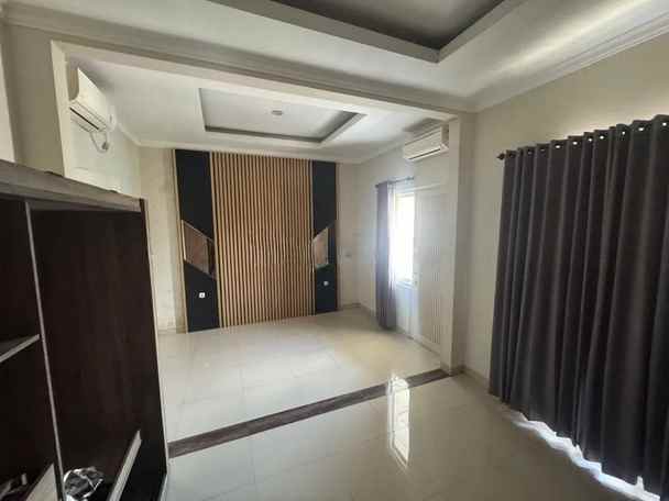 dijual rumah kutisari indah