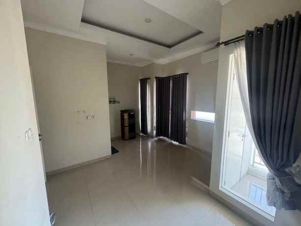 dijual rumah kutisari indah